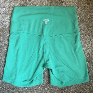 Aritzia TNA Butter Biker Short Size Small 5 Inch Inseam Green